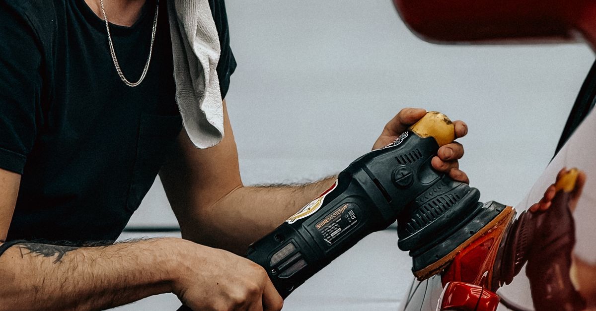 Comparing Local Car Detailers for Your Business's Fleet